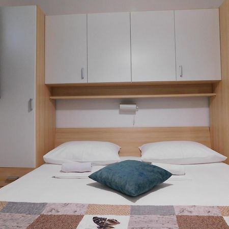 Apartmani Salus Pag Town Dış mekan fotoğraf