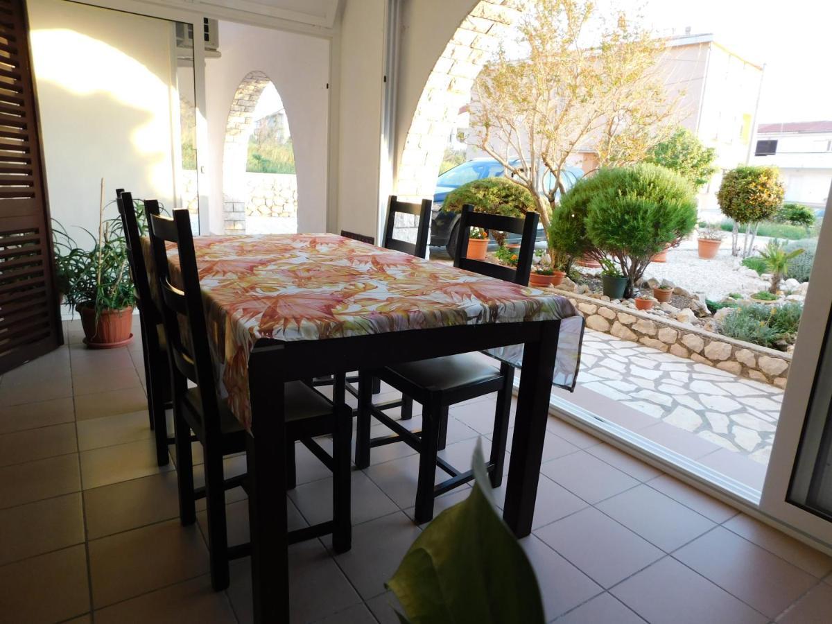 Apartmani Salus Pag Town Dış mekan fotoğraf